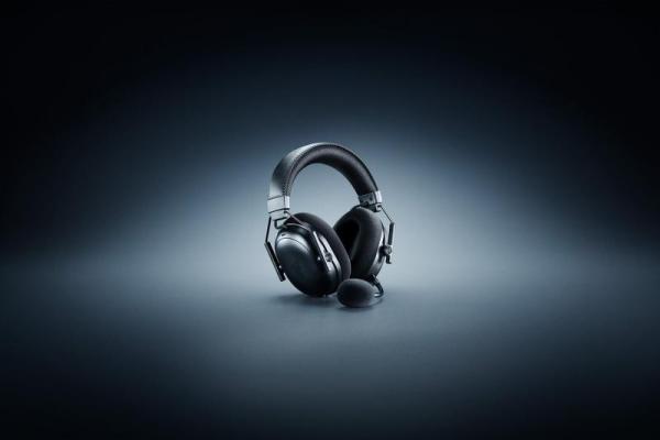 Casti wireless razer blackshark v3 pro, micrfon uni-directional, izolare fonică activăn, sistem sunet 7.1, frecventa 20 - 28000, autonomie 70 ore, negru
