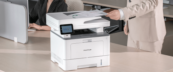 Multifunctional pantum bm5220adw mono, dimensiune a4, functi: printare, scanare, copiere, duplex automat, viteza printare: 42ppm, 1200x1200 dpi, limbaje printare: pcl5e, pcl6, ps, gdi, procesor: 1.2 ghz, memorie: 1gb ram, touchscreen 3.5", nfc, viteza cop